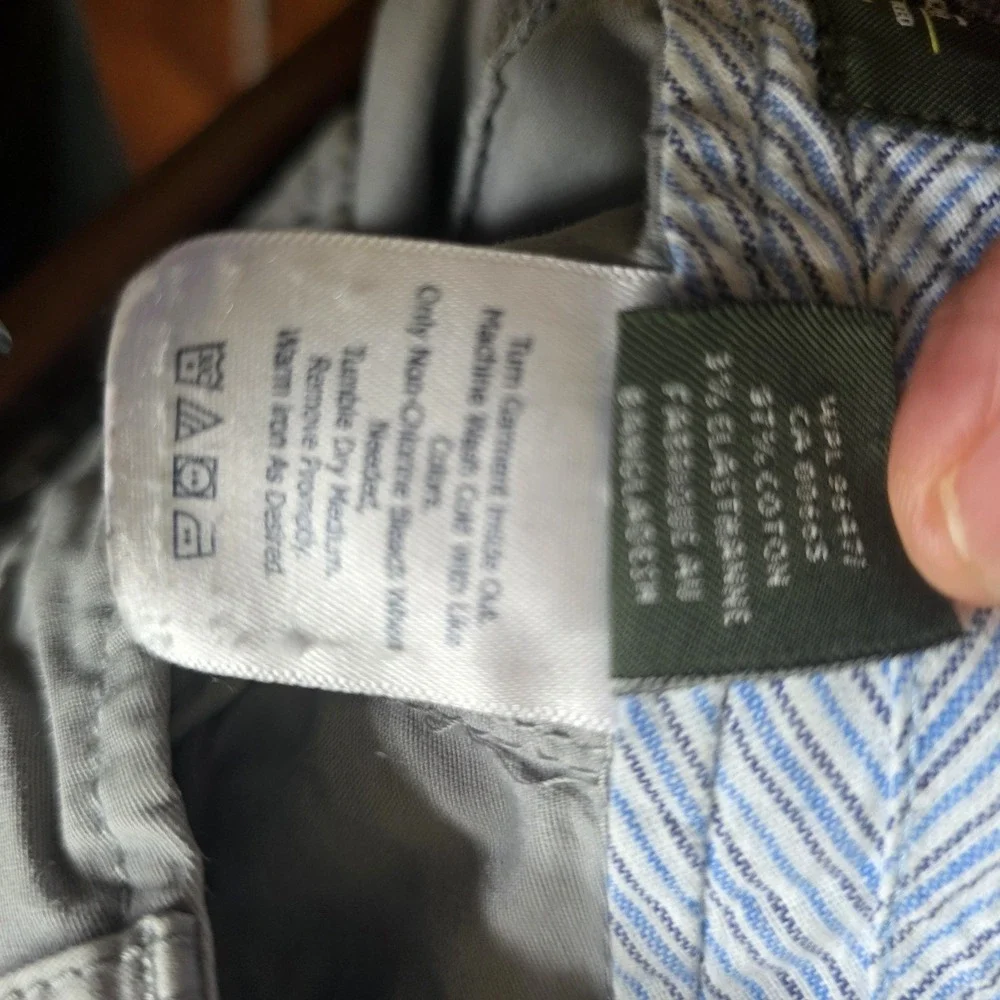 Eddie Bauer Shorts Women's Size 8 Light Gray Chinos Casual Stretch 6